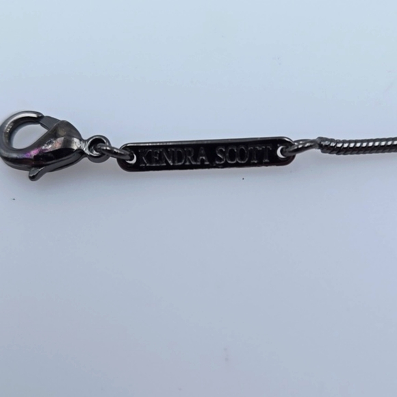 Kendra Scott Black/White Pendant Necklace - Picture 4 of 8